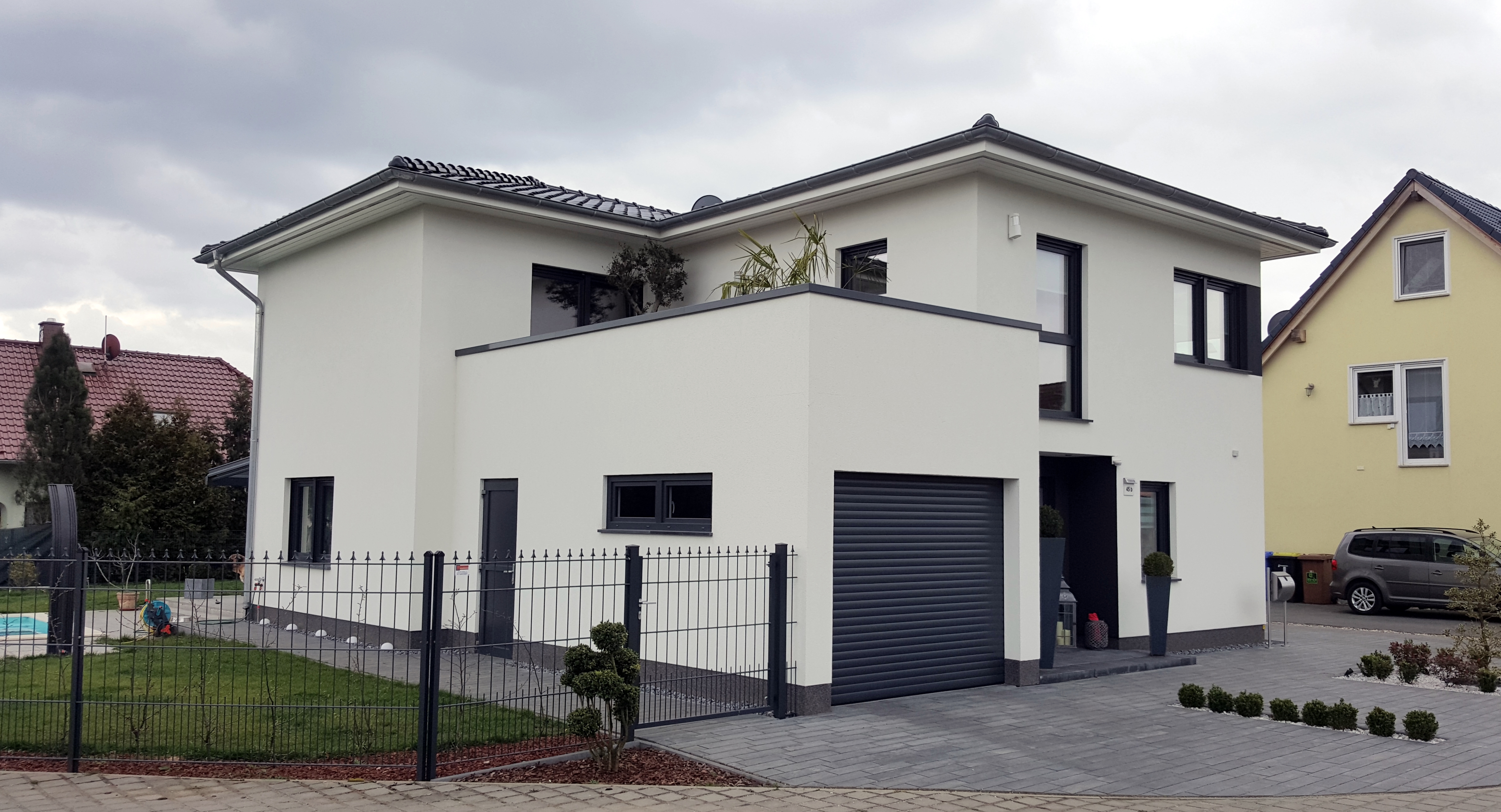 Stadtvilla mit Garage und Carport – Gloyna HAUS-BAU GmbH